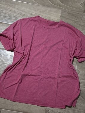 Relaxed Crewneck Women’s T-Shirt in Raspberry Pink